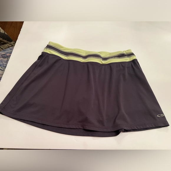 CHAMPION WOMEN’S ATHLETIC SKORT - Picture 1 of 4